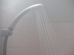 シャワーから水漏れする原因や修理の仕方